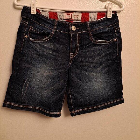 L.E.I Ashley Lowrise Distressed Red,White&Blue Stars&Stripes Denim Jean Shorts - Picture 2 of 7